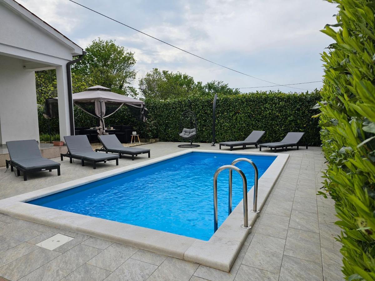 Vila Kristina Villa Nedescina ภายนอก รูปภาพ